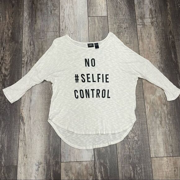Daytrip Off-white With Black Letters “No Selfie Control” Batwing Sleeve Blouse L - Picture 1 of 15